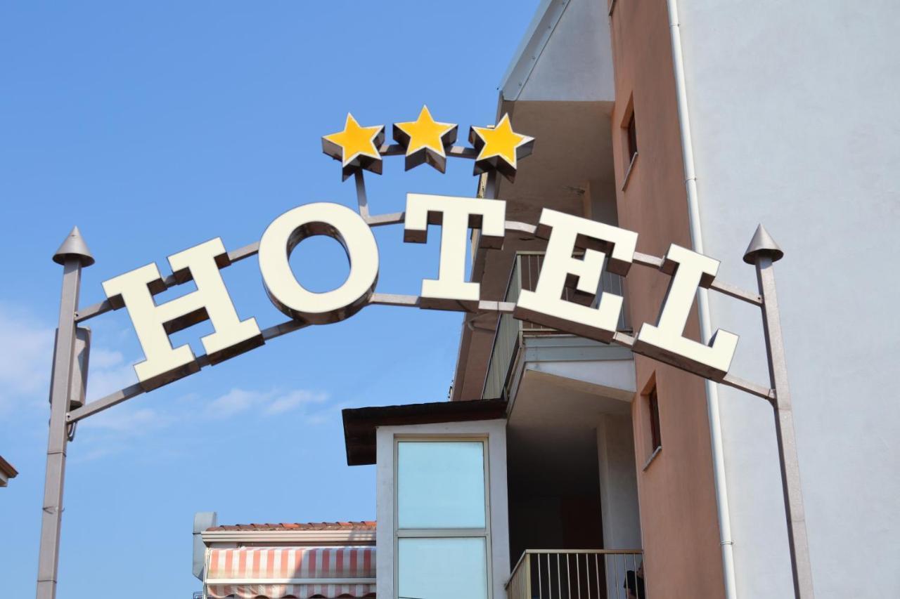 Hotel Ristorante L'Avvenire ジッツェリーア エクステリア 写真