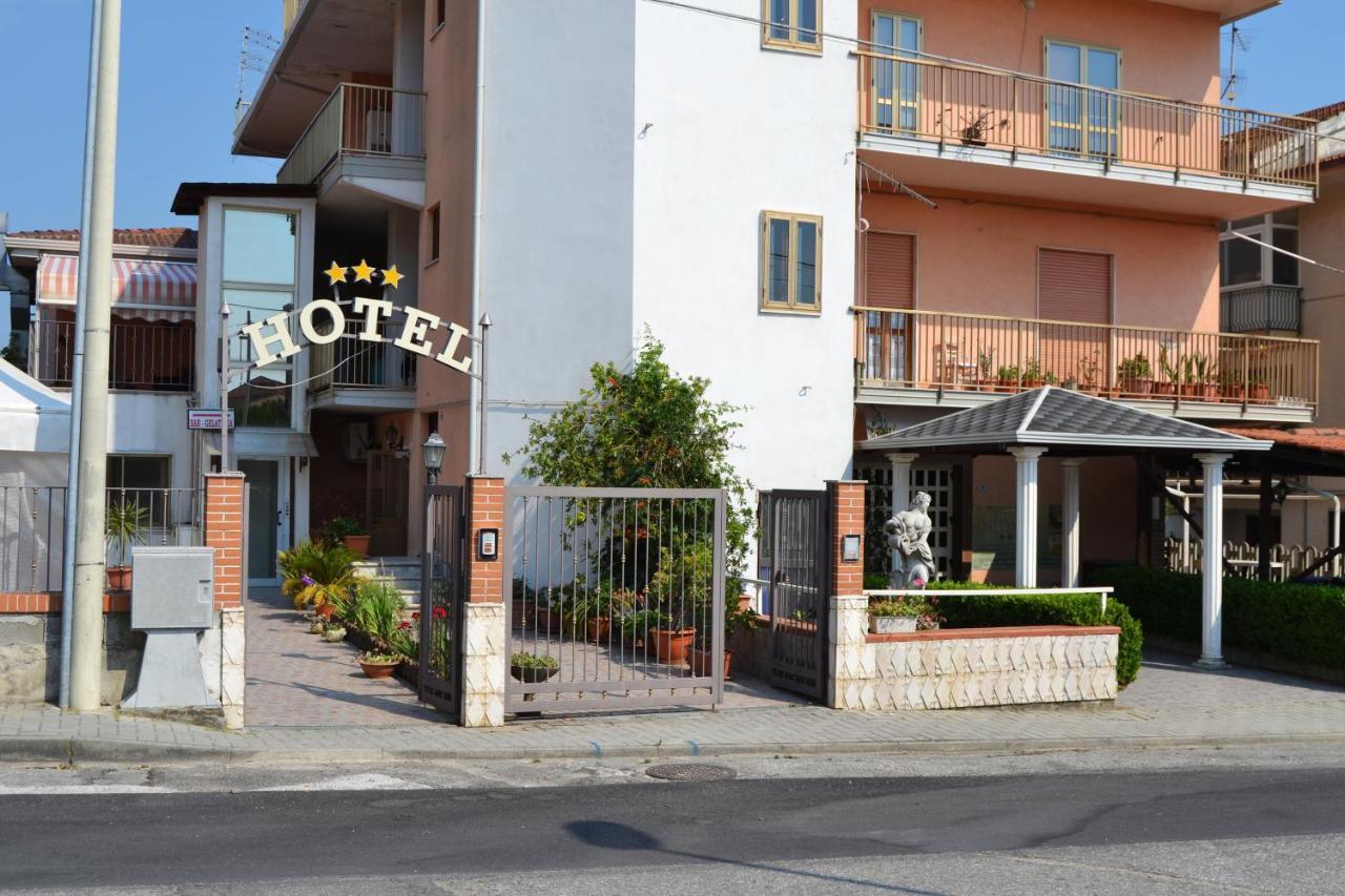 Hotel Ristorante L'Avvenire ジッツェリーア エクステリア 写真