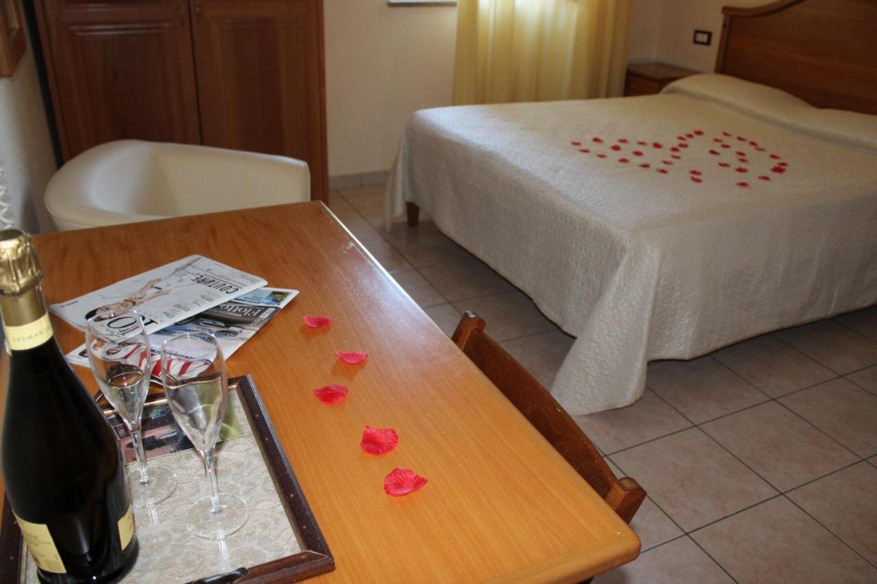 Hotel Ristorante L'Avvenire ジッツェリーア エクステリア 写真