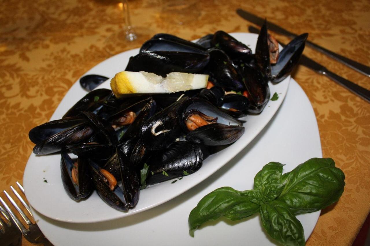 Hotel Ristorante L'Avvenire ジッツェリーア エクステリア 写真