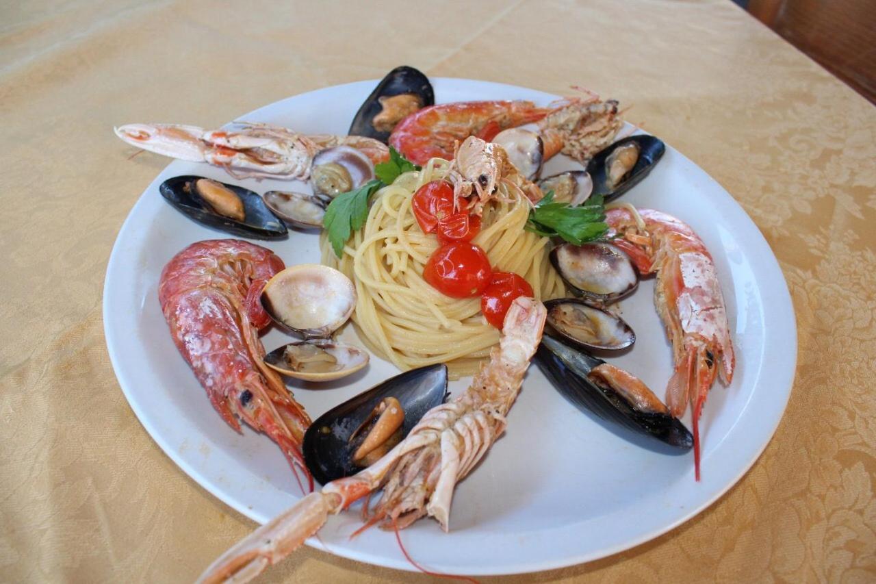 Hotel Ristorante L'Avvenire ジッツェリーア エクステリア 写真