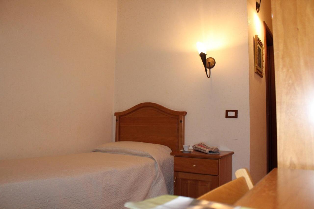 Hotel Ristorante L'Avvenire ジッツェリーア エクステリア 写真