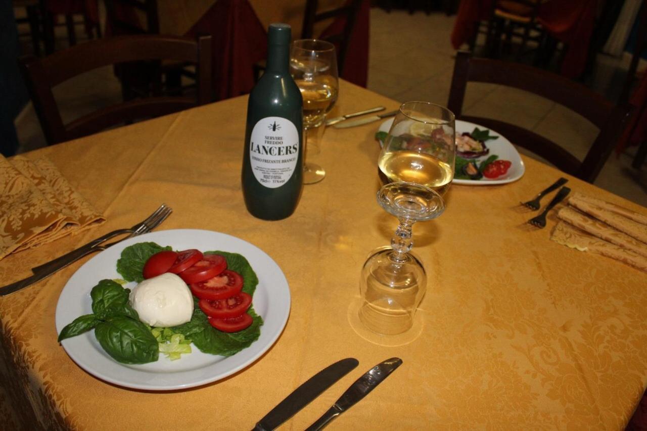 Hotel Ristorante L'Avvenire ジッツェリーア エクステリア 写真