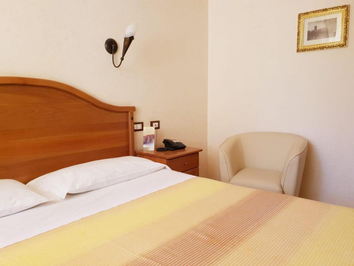 Hotel Ristorante L'Avvenire ジッツェリーア エクステリア 写真