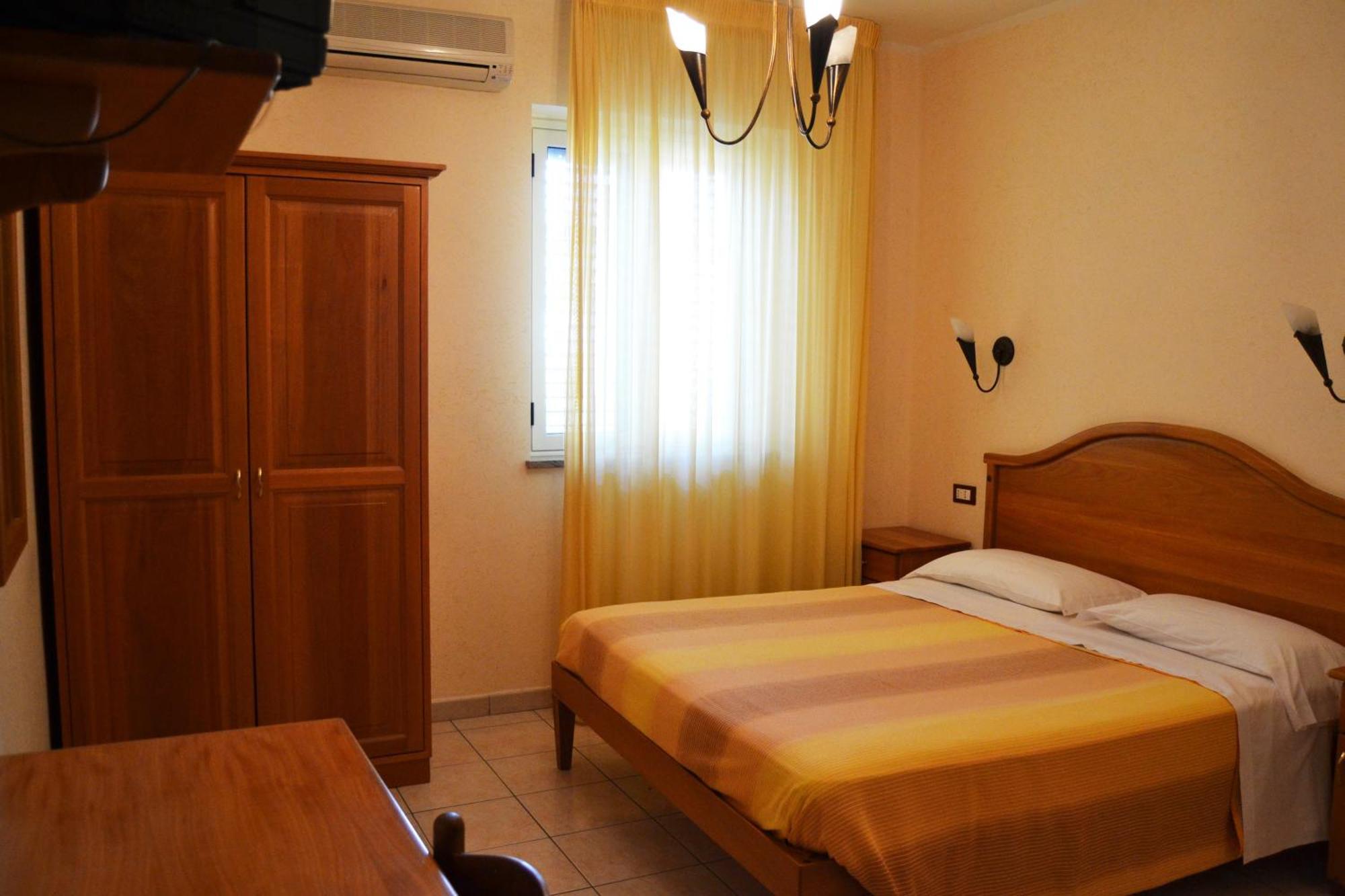 Hotel Ristorante L'Avvenire ジッツェリーア 部屋 写真